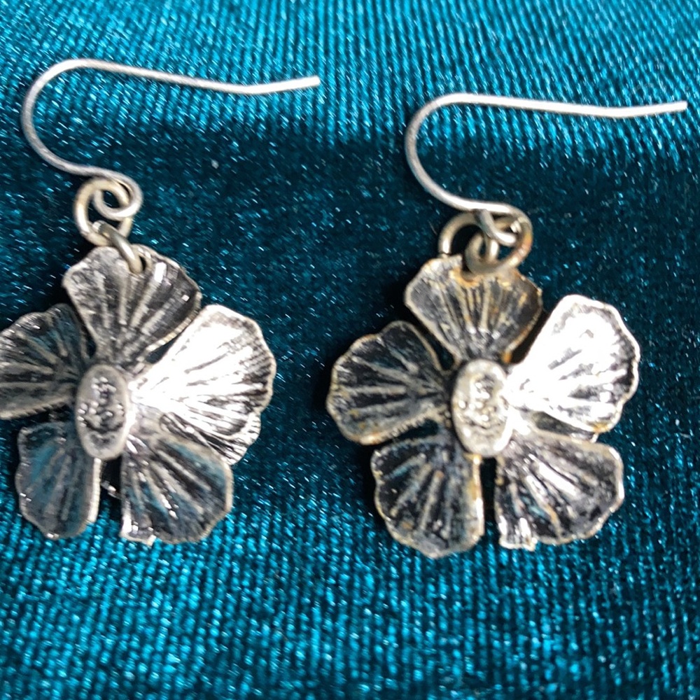 Flower earrings with rhinestone middle silver-tone - Picture 3 of 4